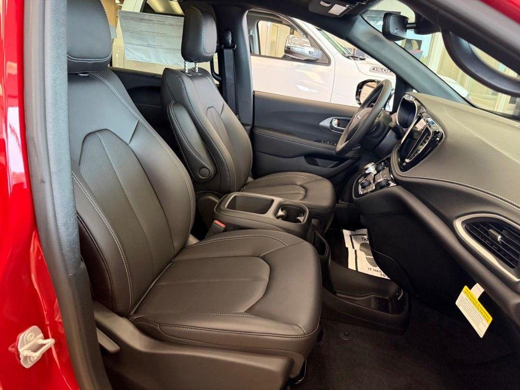 new 2026 Chrysler Pacifica car, priced at $39,909