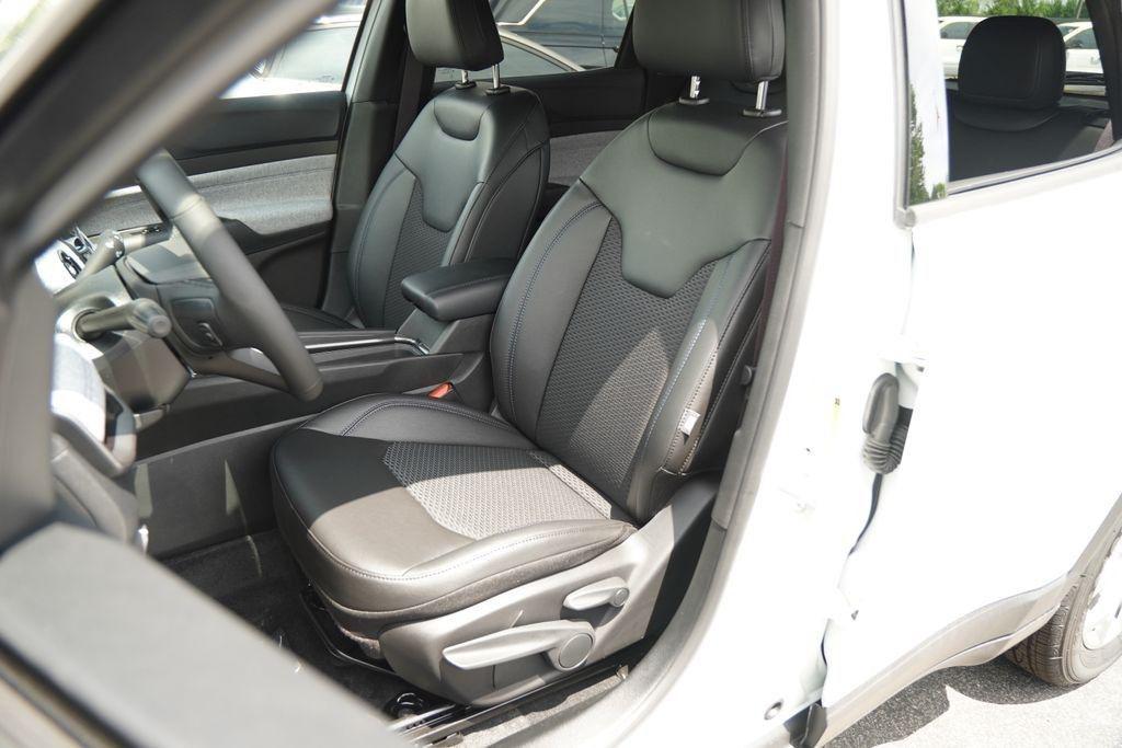 new 2025 Jeep Compass car, priced at $25,825