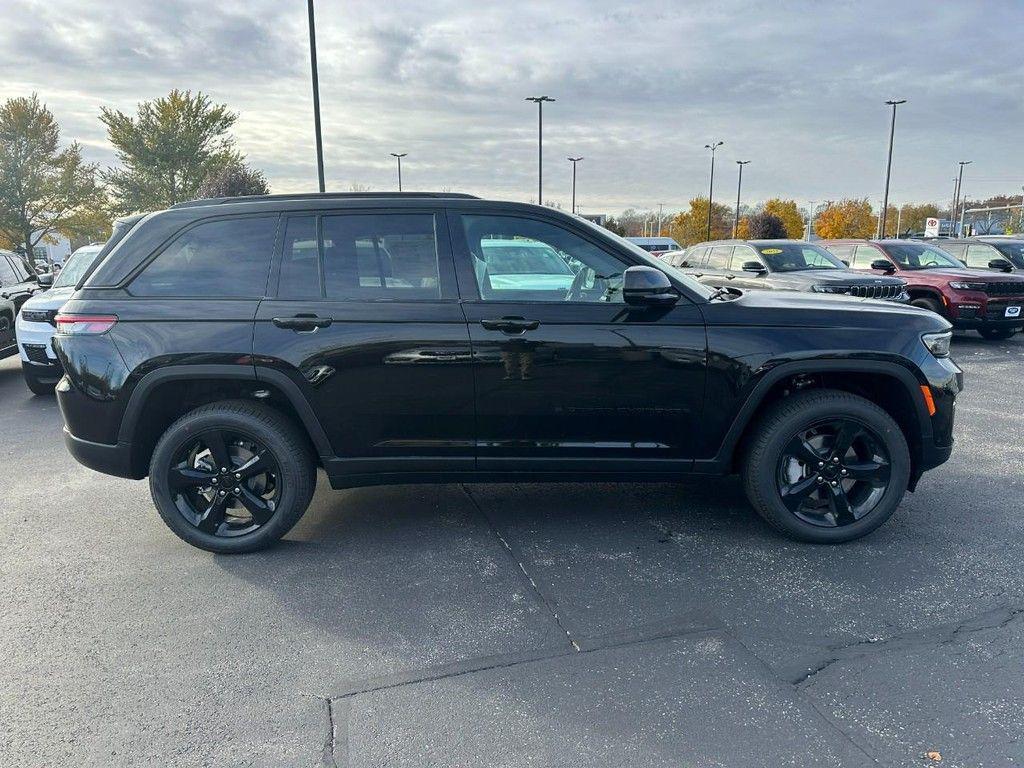 new 2025 Jeep Grand Cherokee car, priced at $49,871