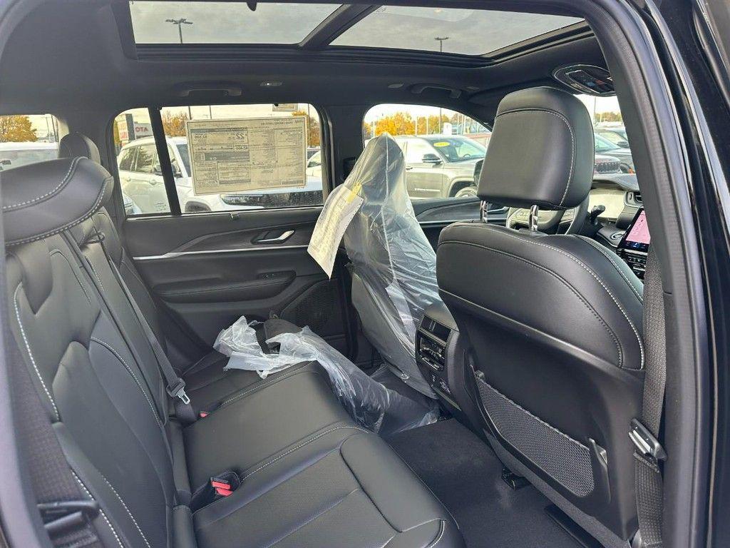 new 2025 Jeep Grand Cherokee car, priced at $49,871