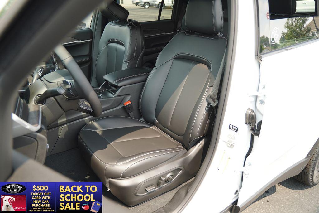 new 2025 Jeep Grand Cherokee car, priced at $42,124