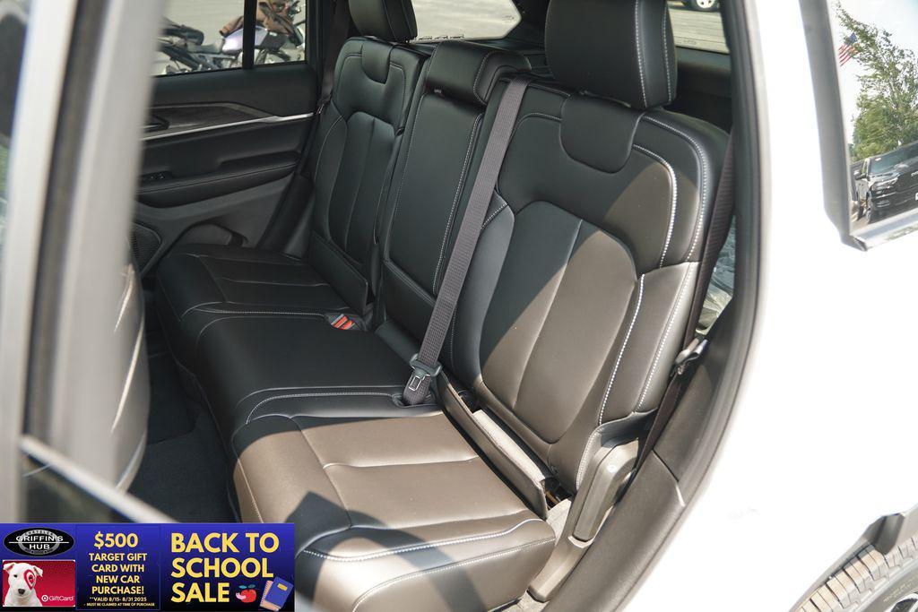 new 2025 Jeep Grand Cherokee car, priced at $42,124
