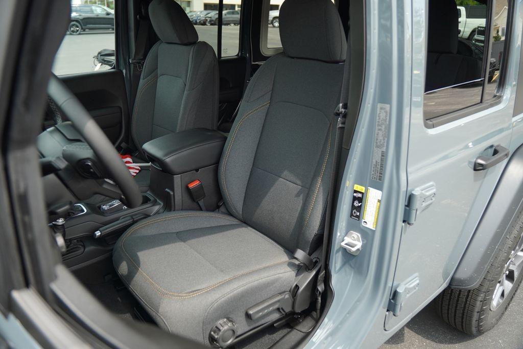 new 2025 Jeep Wrangler car, priced at $47,998