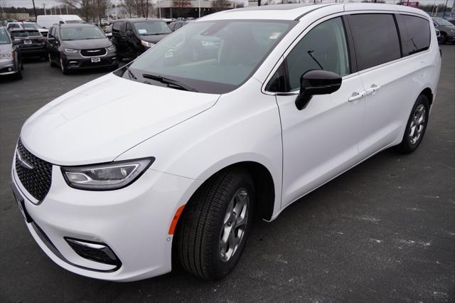 new 2024 Chrysler Pacifica car, priced at $45,281