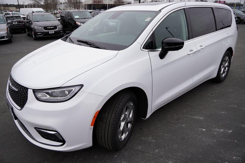 new 2024 Chrysler Pacifica car, priced at $49,439