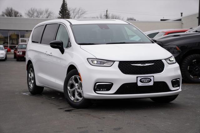 new 2024 Chrysler Pacifica car, priced at $45,281