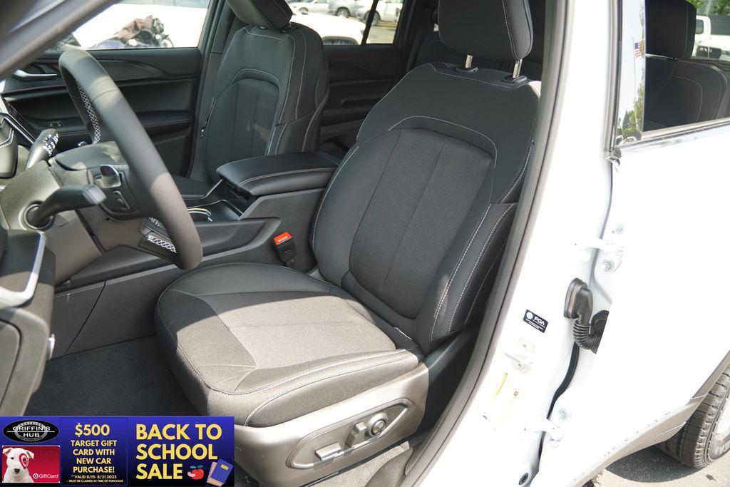 new 2025 Jeep Grand Cherokee car, priced at $35,706