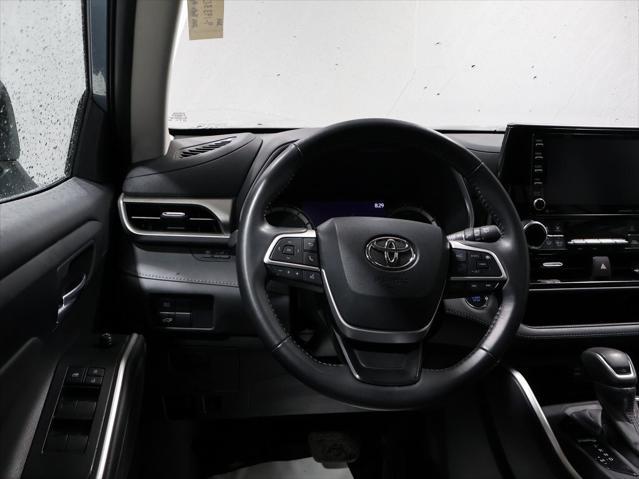 used 2022 Toyota Highlander car, priced at $37,500