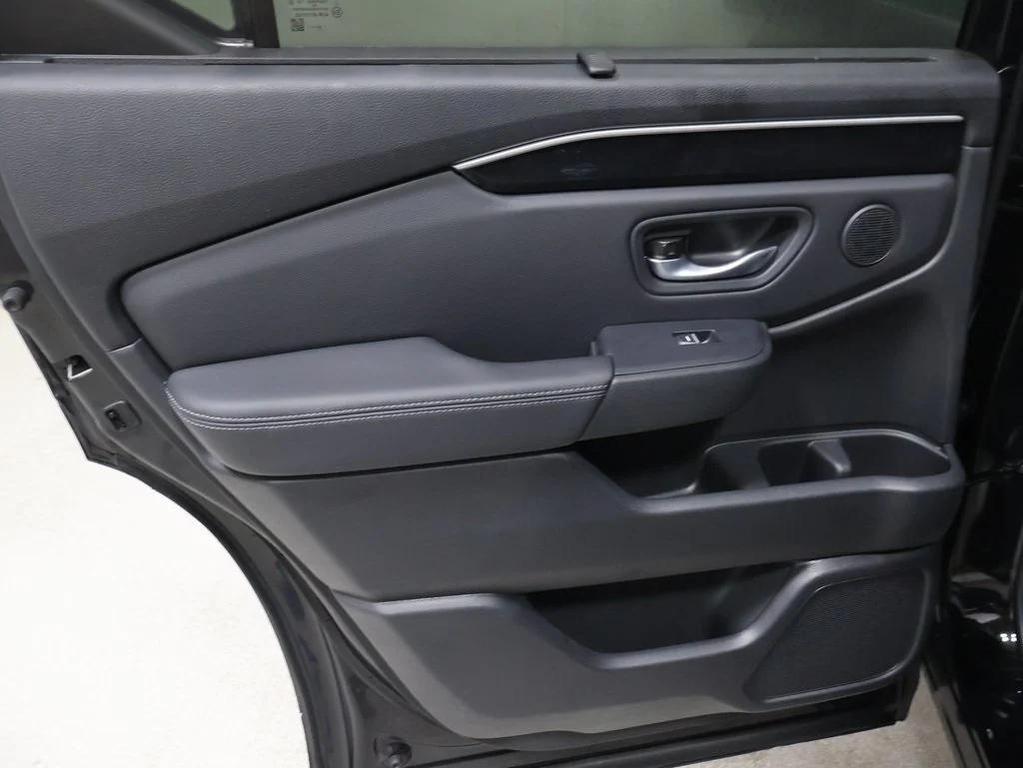 new 2025 Honda Pilot car, priced at $51,095