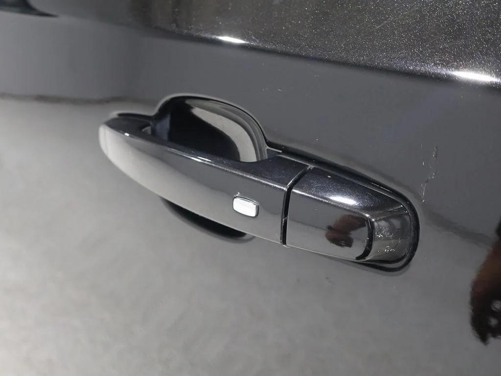 used 2023 Chevrolet Traverse car, priced at $28,900