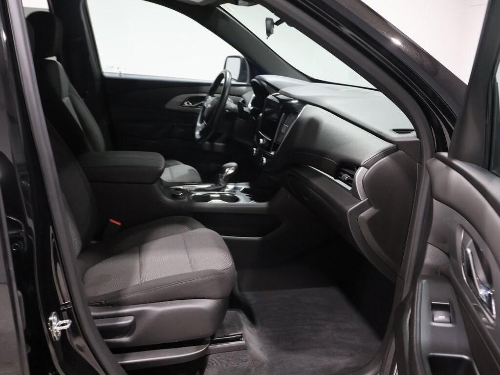 used 2023 Chevrolet Traverse car, priced at $28,900