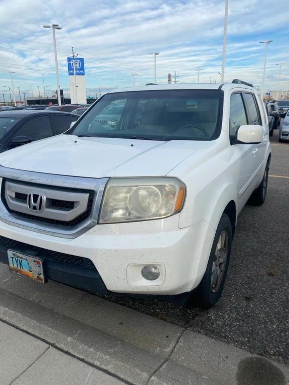 used 2011 Honda Pilot car, priced at $6,000