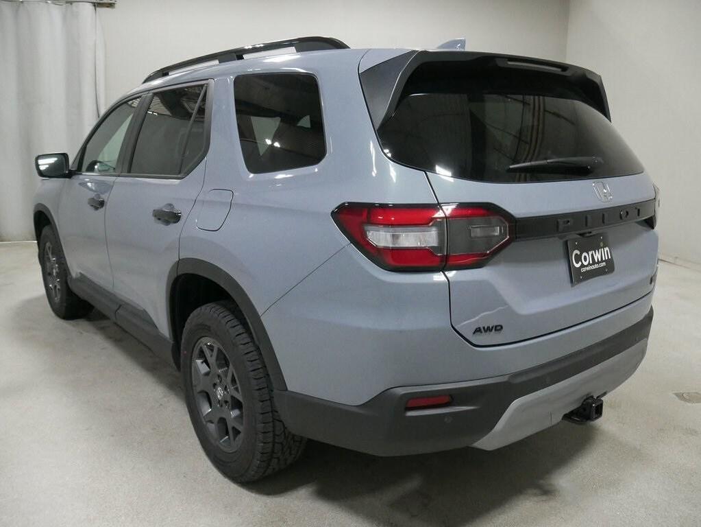 new 2025 Honda Pilot car, priced at $51,830