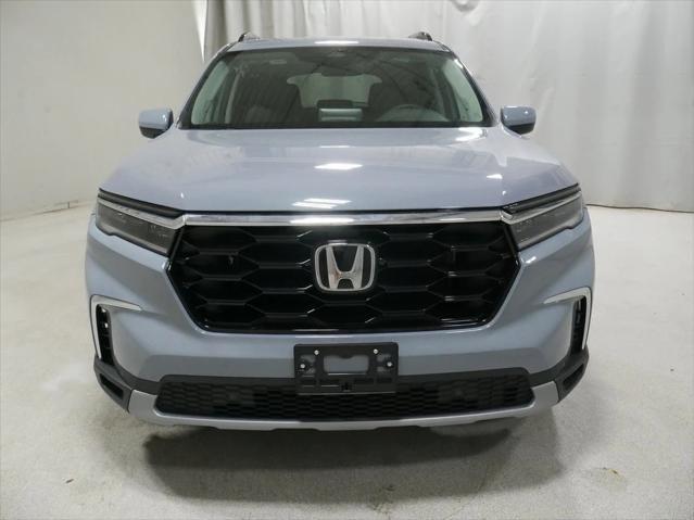 new 2025 Honda Pilot car, priced at $49,960