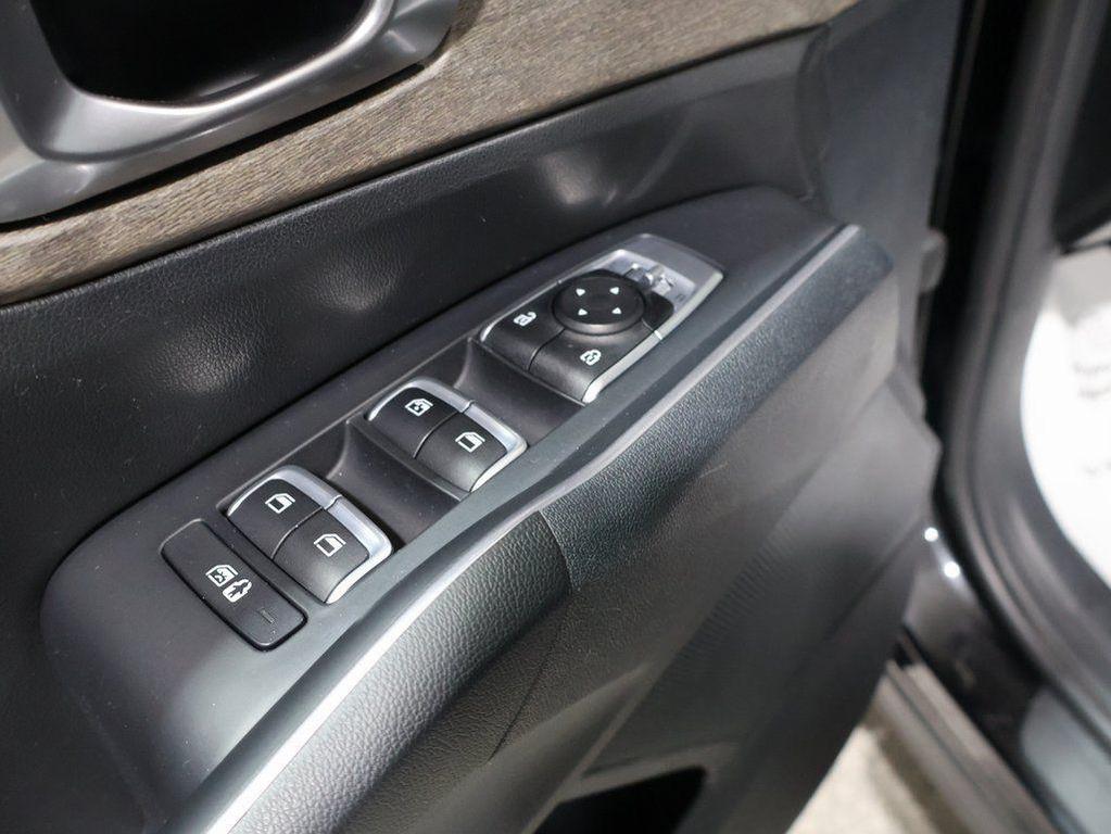 used 2023 Kia Sorento car, priced at $22,300