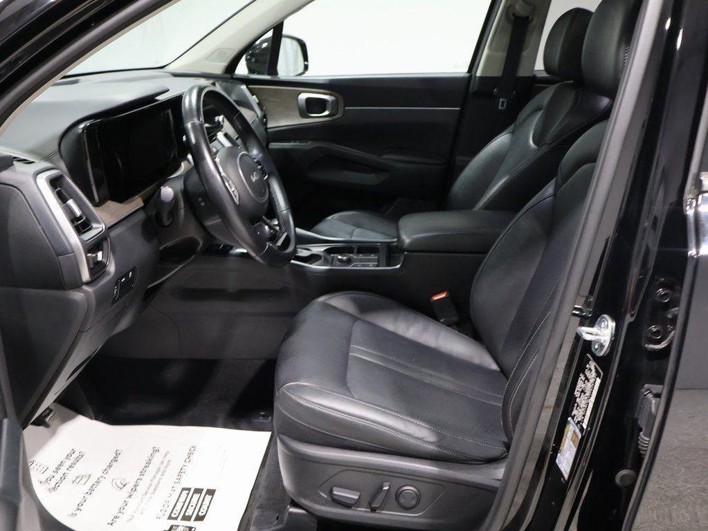 used 2023 Kia Sorento car, priced at $22,300