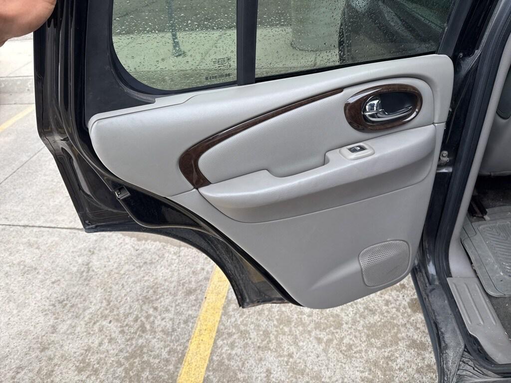 used 2004 Buick Rainier car, priced at $5,000