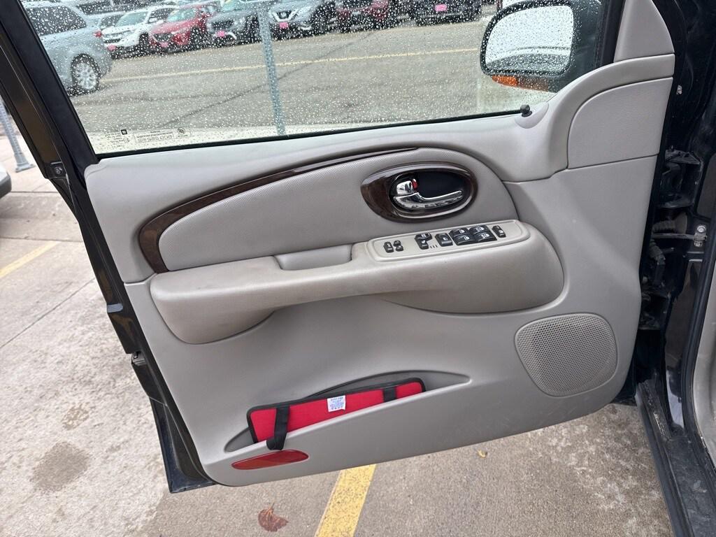 used 2004 Buick Rainier car, priced at $5,000