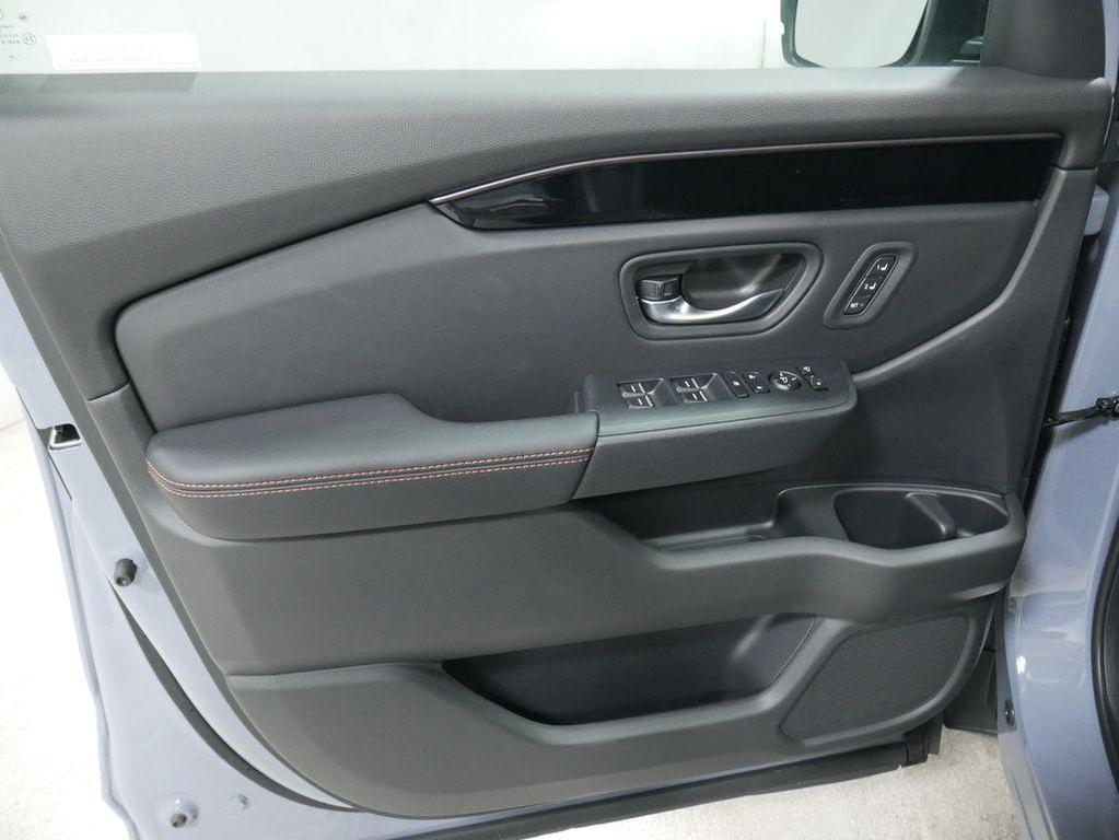 new 2025 Honda Pilot car, priced at $51,350