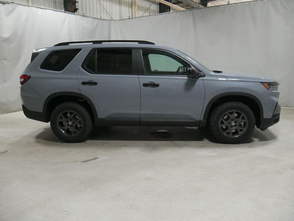 new 2025 Honda Pilot car, priced at $51,350