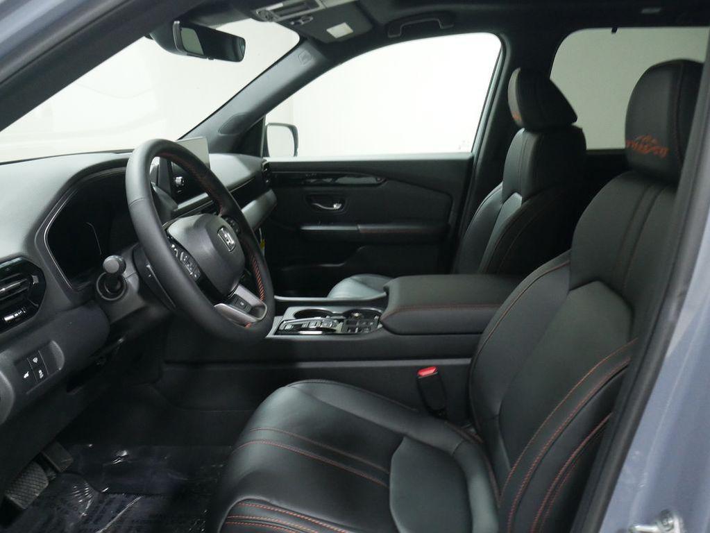 new 2025 Honda Pilot car, priced at $51,350