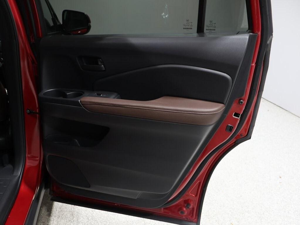 used 2025 Honda Passport car, priced at $38,500