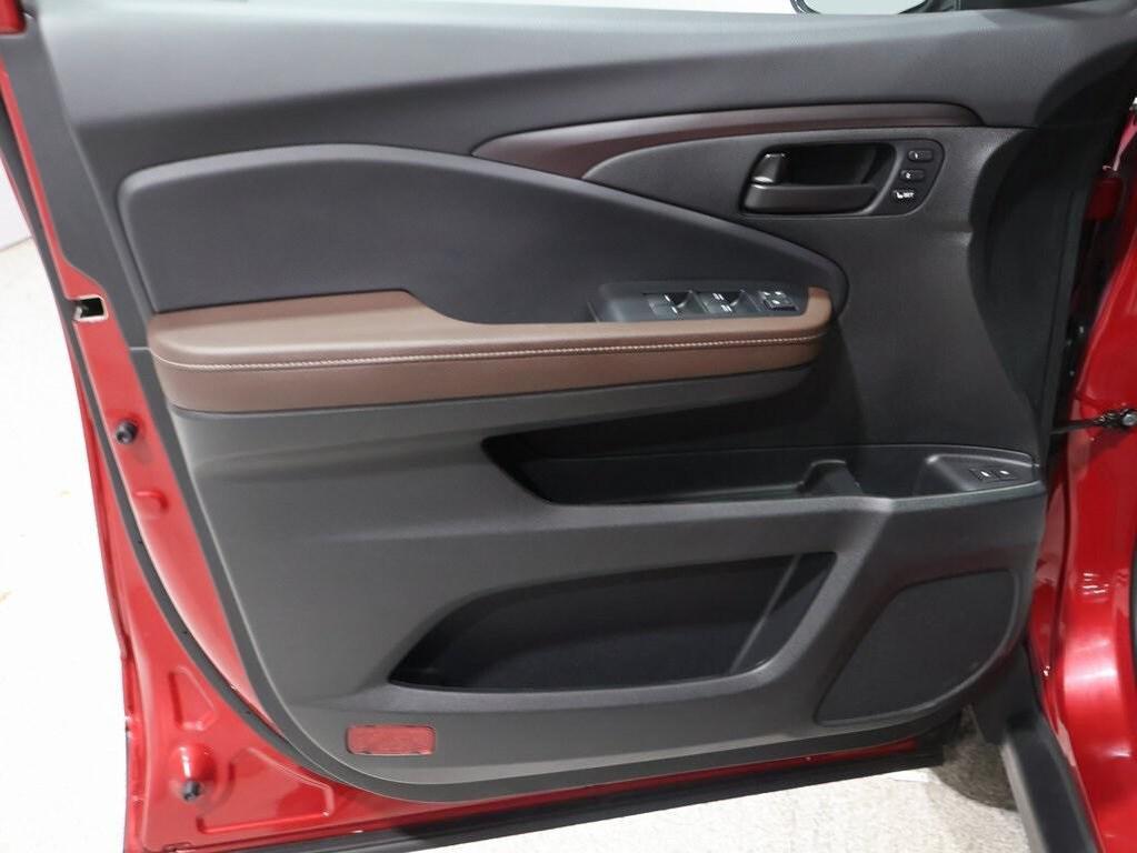 used 2025 Honda Passport car, priced at $38,500