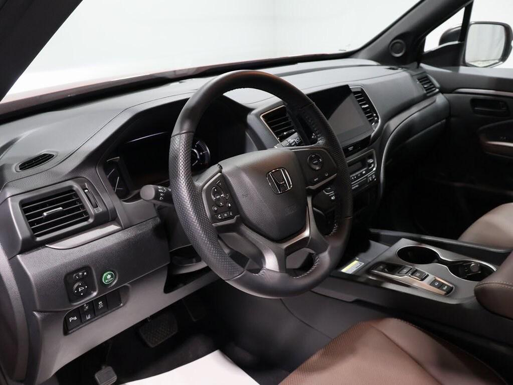 used 2025 Honda Passport car, priced at $38,500