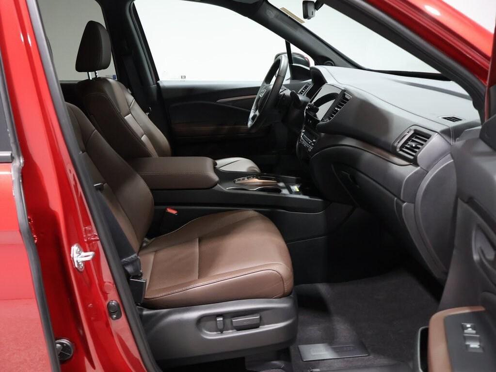 used 2025 Honda Passport car, priced at $38,500