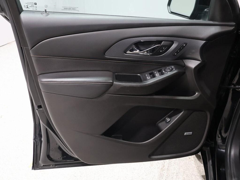 used 2021 Chevrolet Traverse car, priced at $26,900