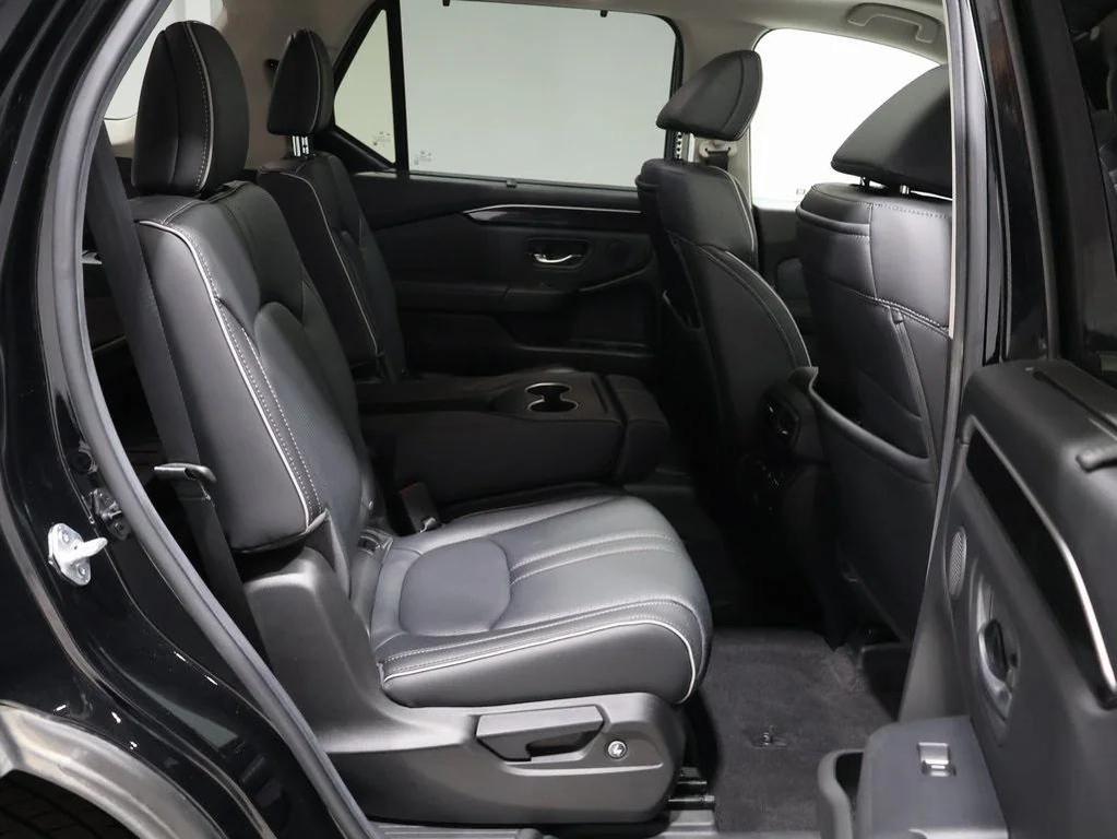 used 2025 Honda Pilot car, priced at $48,900