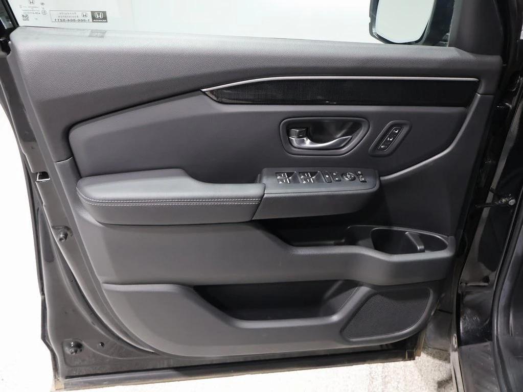 used 2025 Honda Pilot car, priced at $48,900