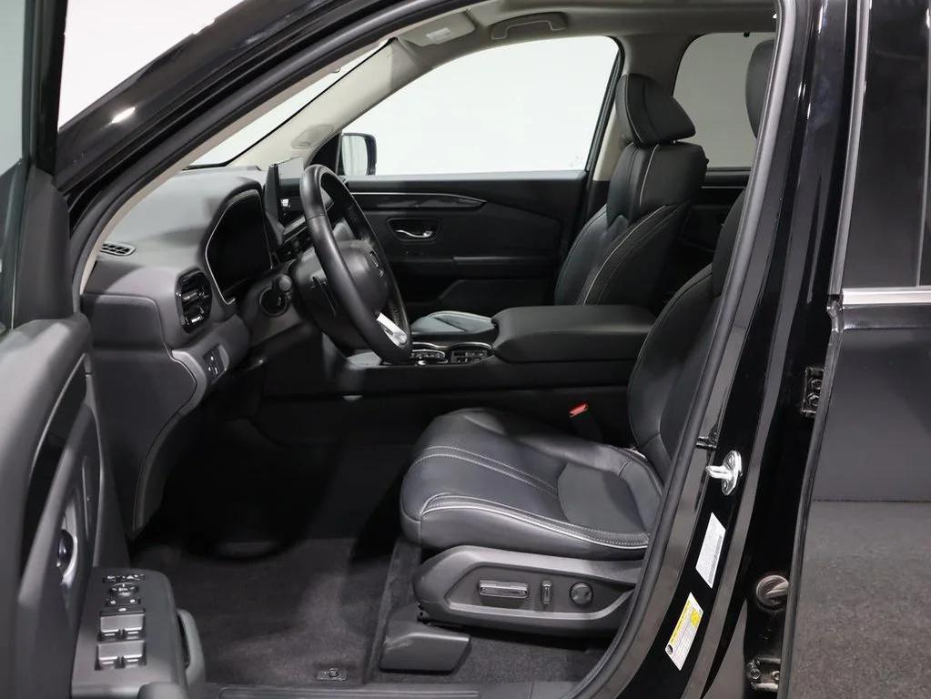 used 2025 Honda Pilot car, priced at $48,900