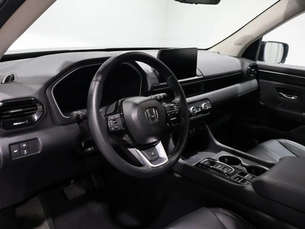 used 2025 Honda Pilot car, priced at $48,900