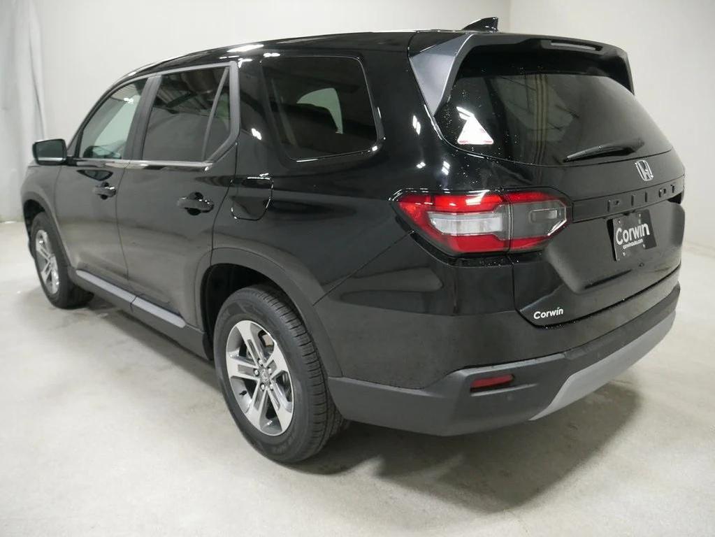 new 2025 Honda Pilot car, priced at $47,095