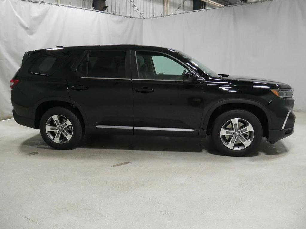 new 2025 Honda Pilot car, priced at $47,095