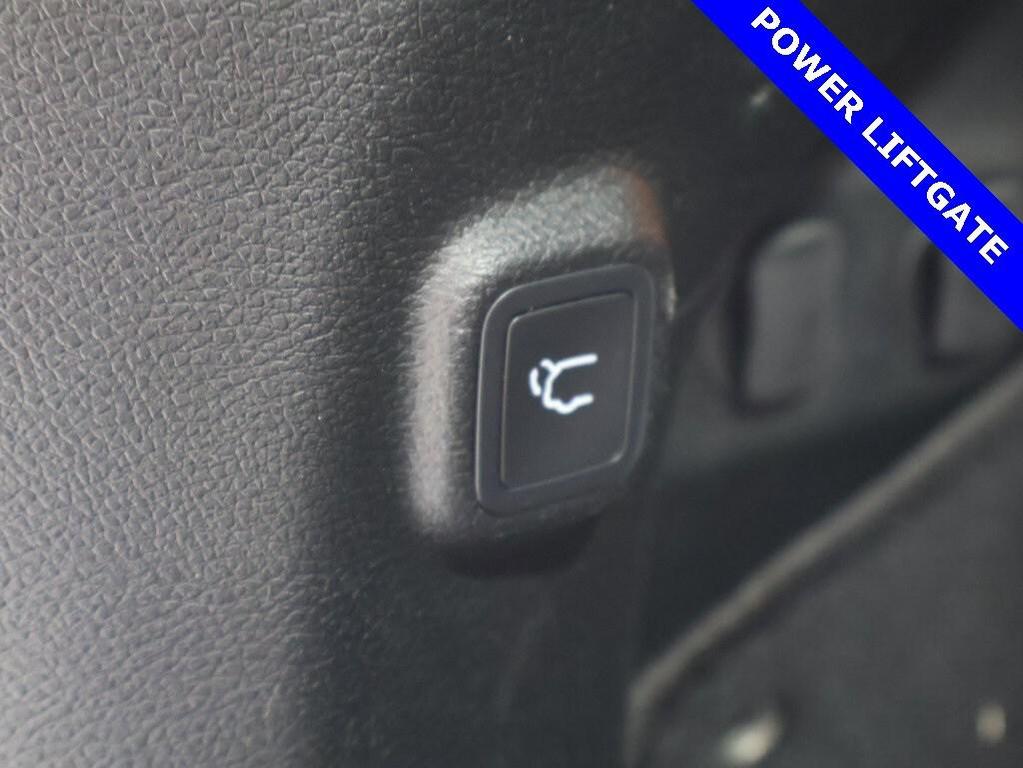 used 2023 Jeep Cherokee car, priced at $21,900