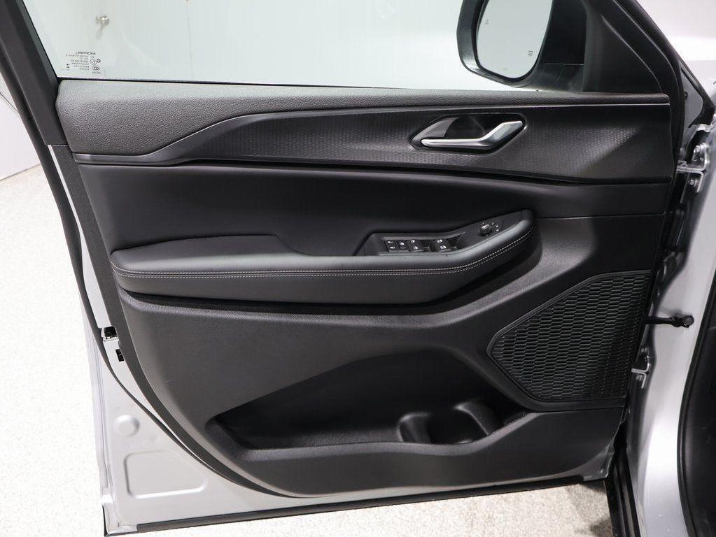 used 2025 Jeep Grand Cherokee car, priced at $33,500