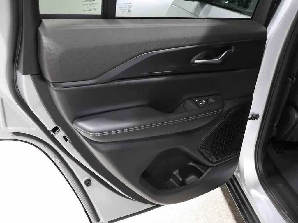 used 2025 Jeep Grand Cherokee car, priced at $33,500