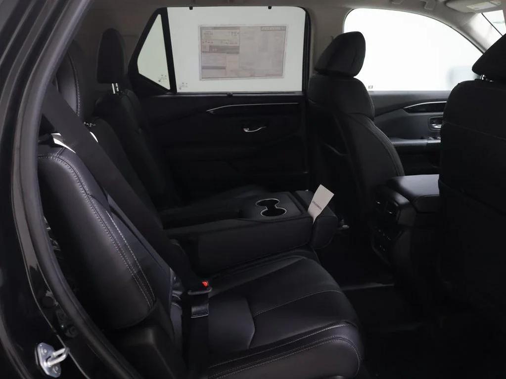 new 2025 Honda Pilot car, priced at $51,935