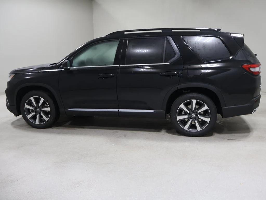 new 2025 Honda Pilot car, priced at $51,935