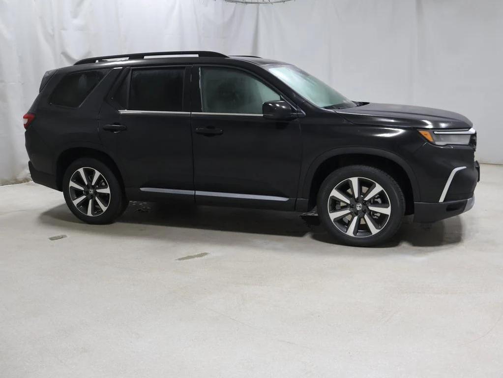 new 2025 Honda Pilot car, priced at $51,935