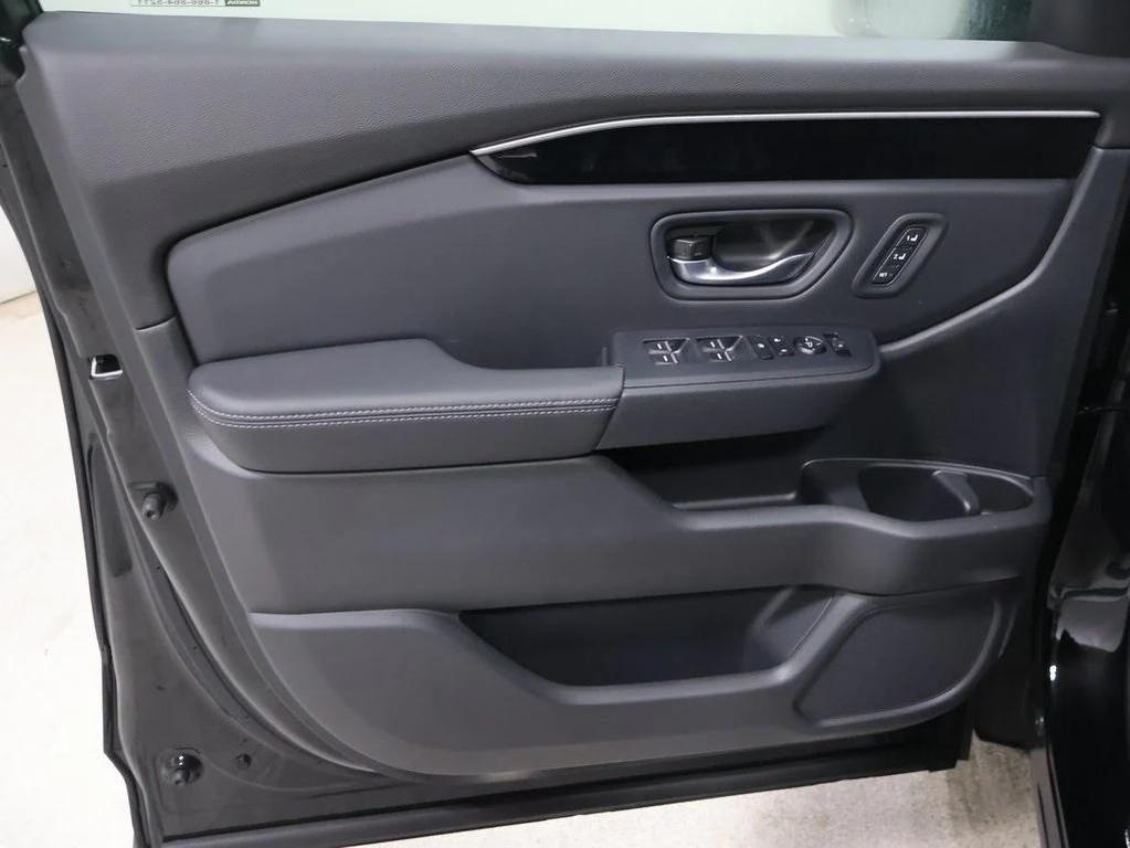 new 2025 Honda Pilot car, priced at $51,935