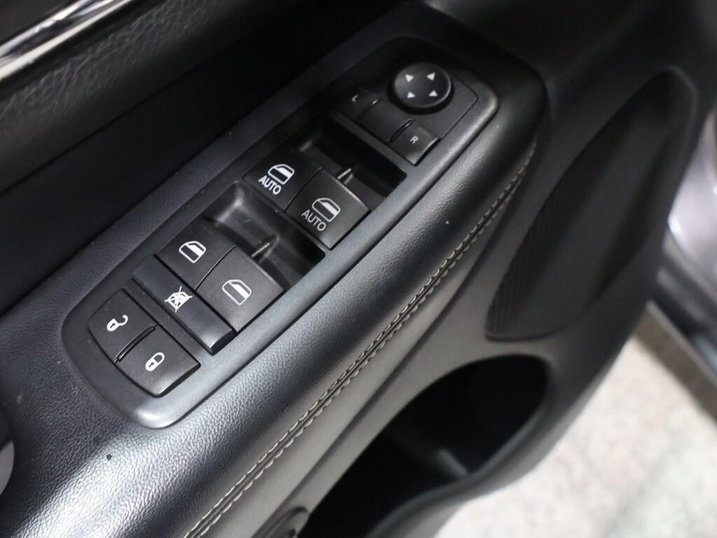 used 2015 Jeep Grand Cherokee car, priced at $14,900