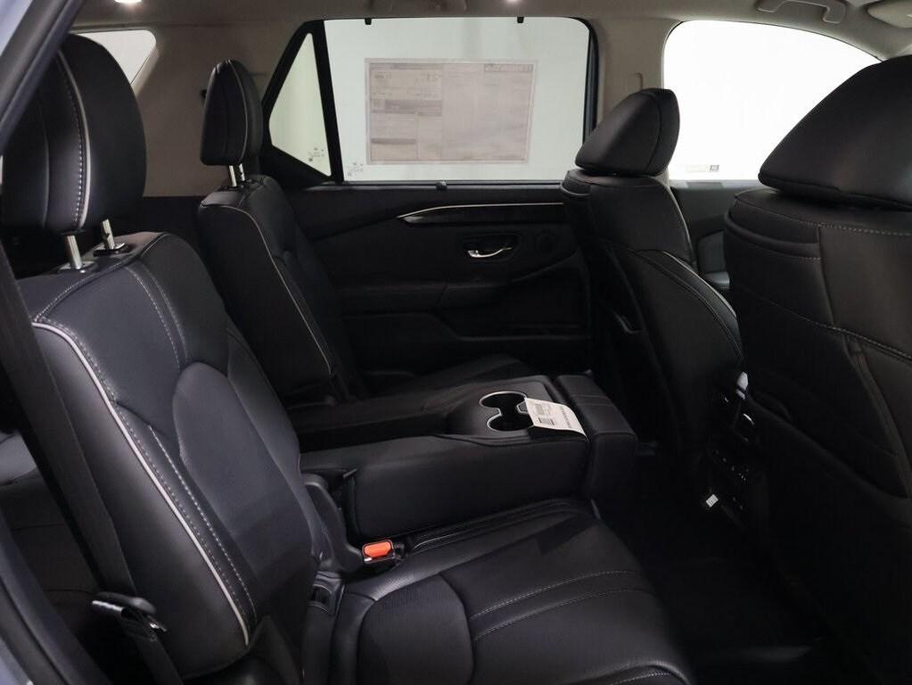 new 2025 Honda Pilot car, priced at $52,104
