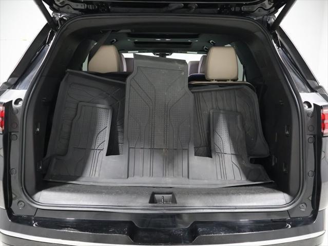 used 2023 Chevrolet Traverse car, priced at $32,800