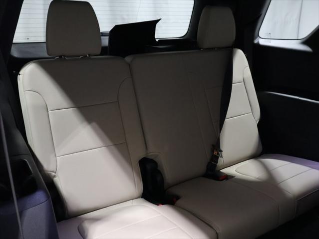 used 2023 Chevrolet Traverse car, priced at $32,800