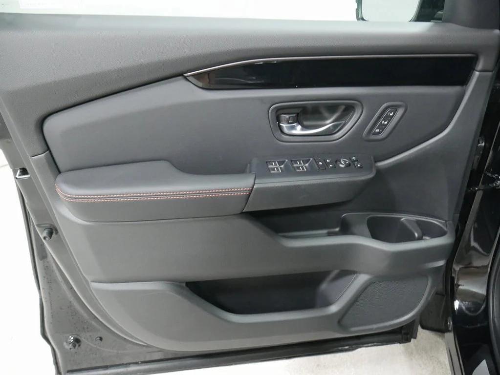 new 2025 Honda Pilot car, priced at $51,375