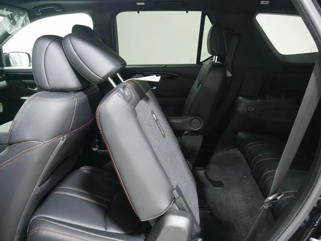 new 2025 Honda Pilot car, priced at $51,375