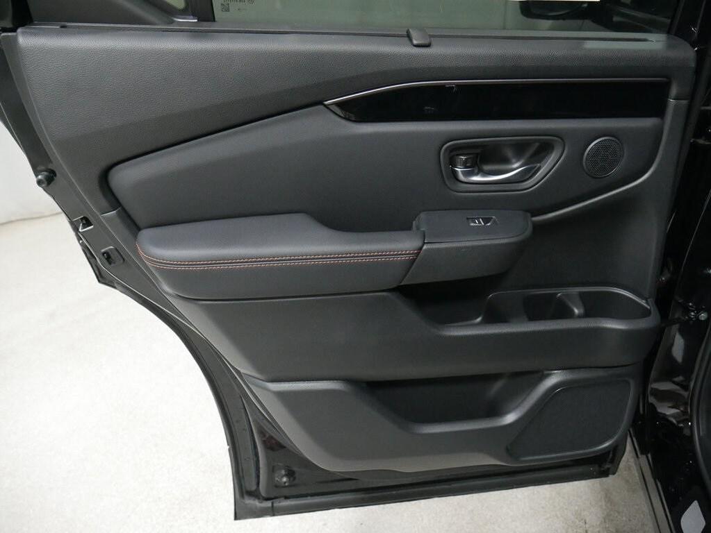 new 2025 Honda Pilot car, priced at $51,375